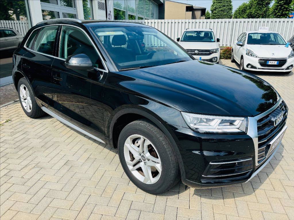 AUDI Q5 40 TDI quattro S tronic Business