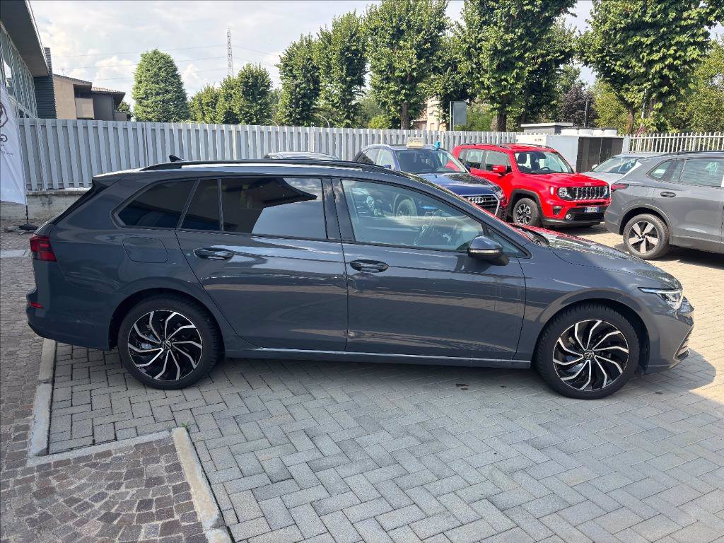 VOLKSWAGEN Golf Variant 1.0 eTSI EVO DSG Life