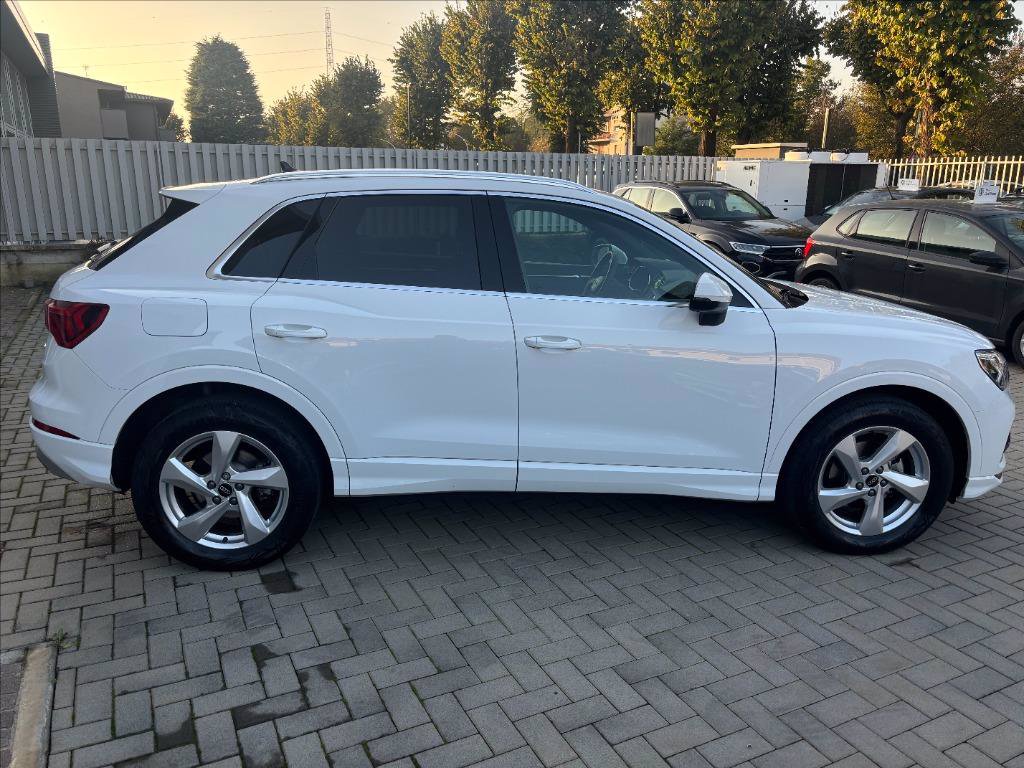 AUDI Q3 35 TDI quattro S tronic Business Advanced