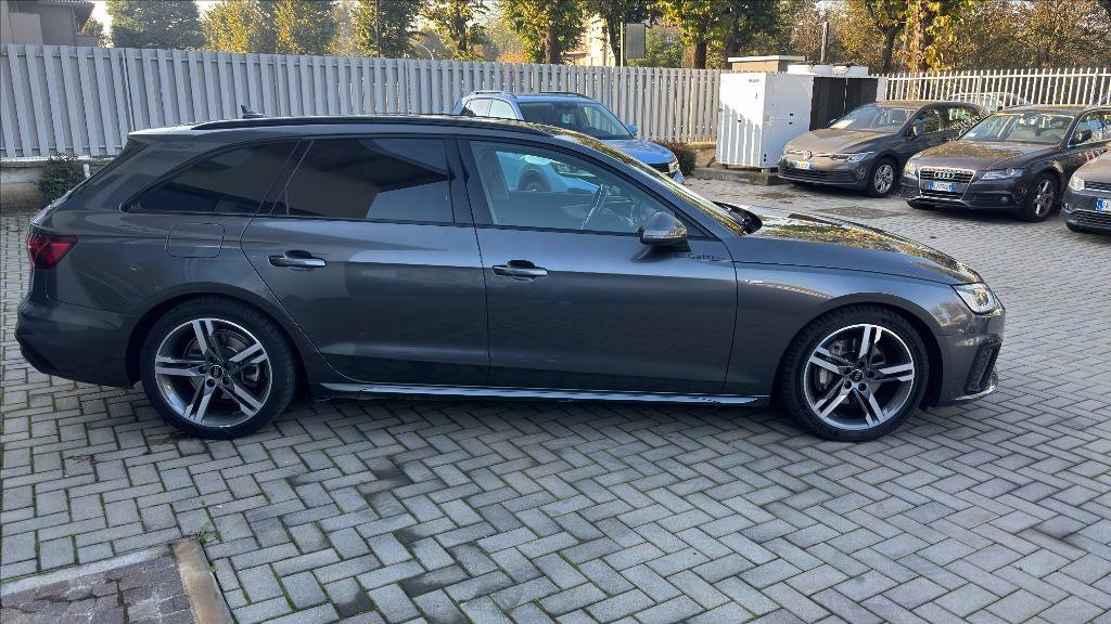 AUDI A4 Avant 40 TDI quattro S tronic S line edition